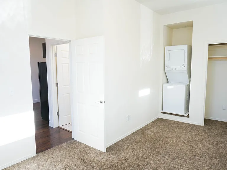 1100 & 1120 SE Sherman St — Photo 5