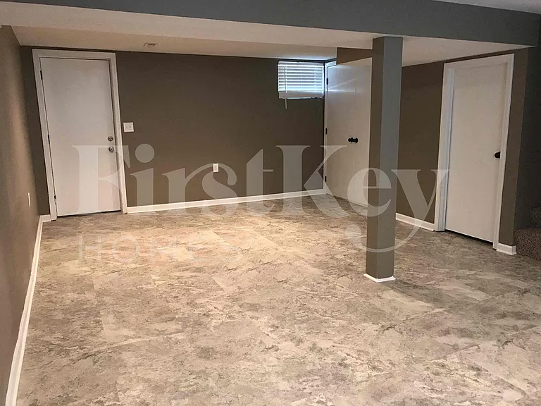 7200 NW 75th St — Photo 16