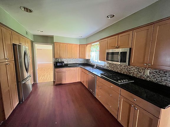 3rd image of 1063 Midwood Dr