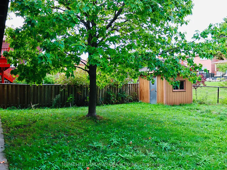 121 Harmonia Cres — Photo 4