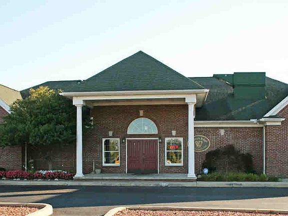 5th image of 907 Regents Park Dr