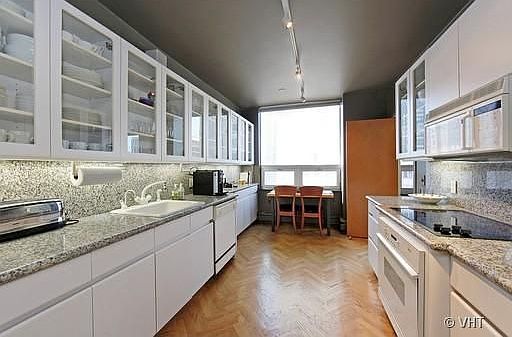 3rd image of 1000 N Lake Shore Dr #37