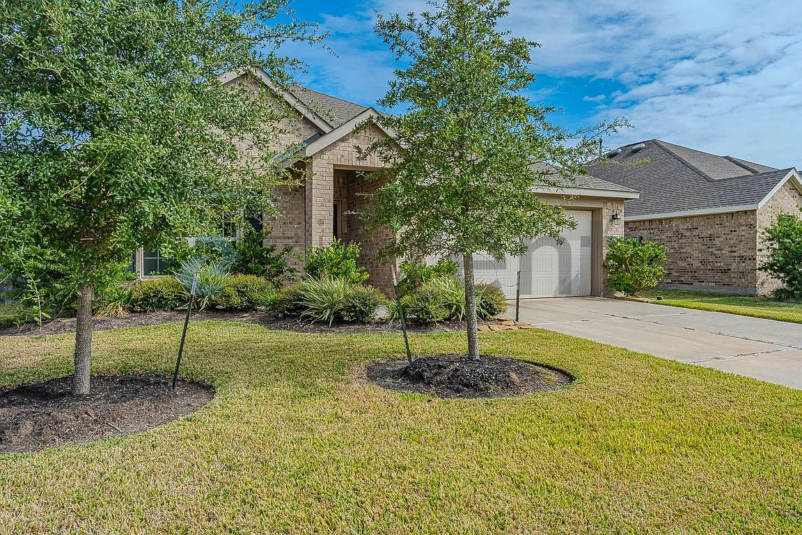 4 bed, 1932 sqft, $2,250 — Photo 3