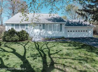 8 Peach Ln, Saugerties, NY 12477