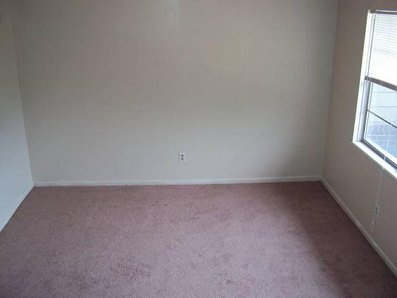 5th image of 111 Pine Haven Ct