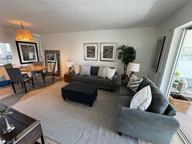 1900 Alamanda Dr #303 — Photo 5