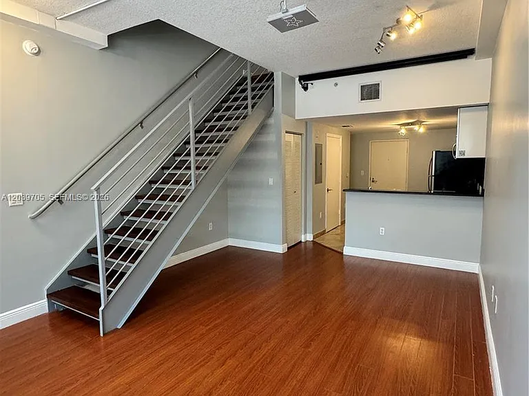 3339 Virginia St #105 — Photo 2