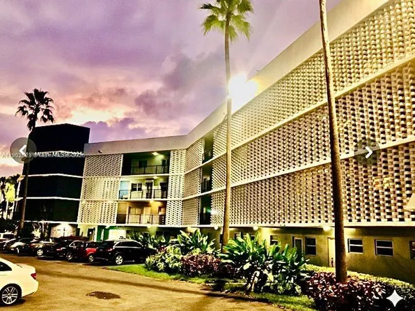 877 NE 195th St APT 122, Miami, FL 33179