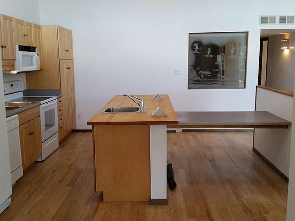 3rd image of 435 Quincy St NE #A