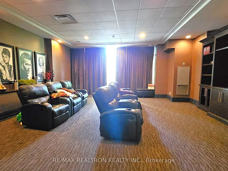 39 Upper Duke Cres #604 — Photo 18