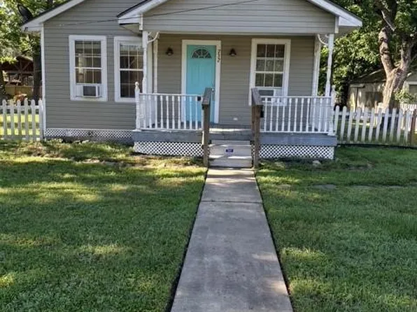 732 4th St, Sealy, TX 77474