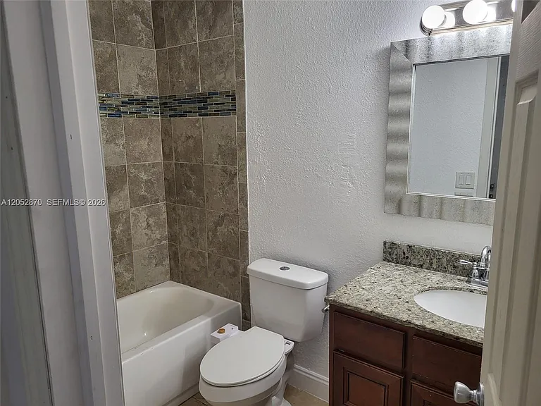 2005 Carlton Dr #3 — Photo 10
