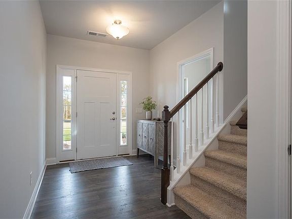 2nd image of 5005 Fairview Cir