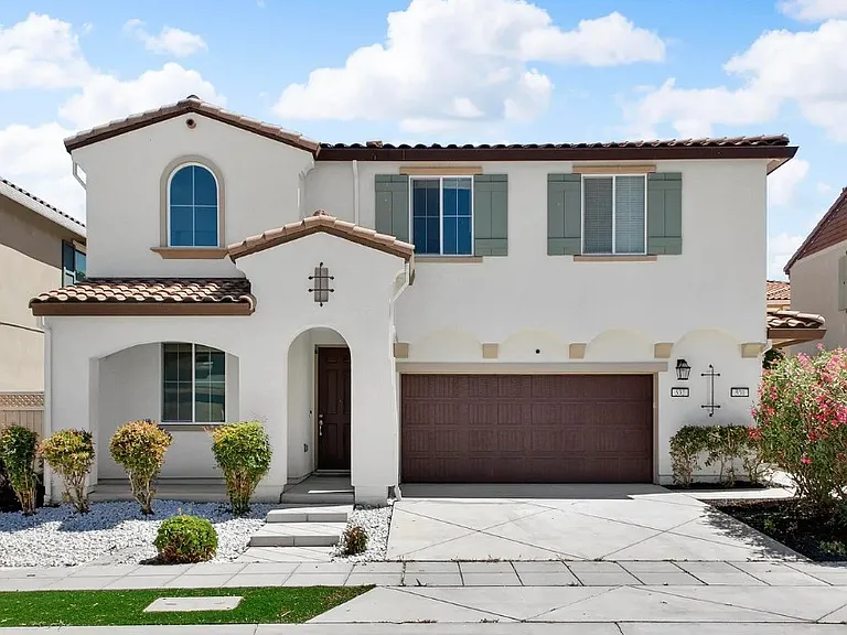 532 E Isidoro Ave — Photo 1