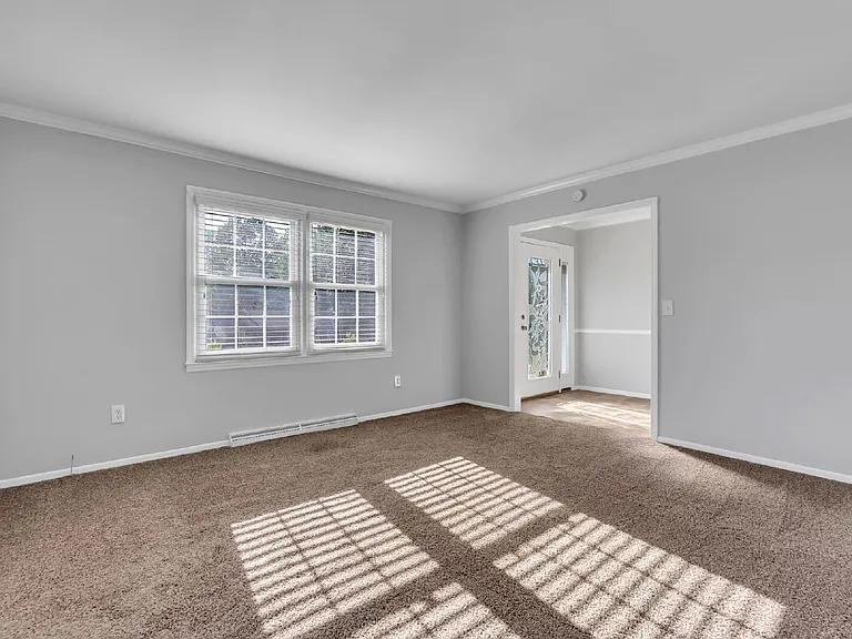 4 Dickens Ln — Photo 14