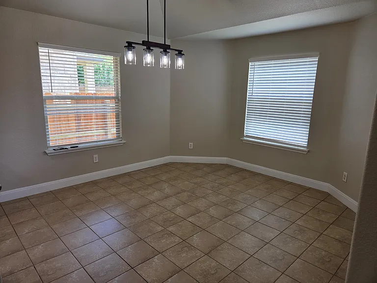 5202 Dauphin Dr — Photo 15