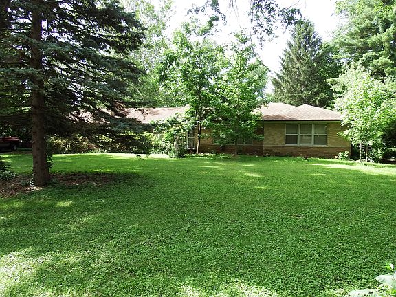 2nd image of 10 Nob Hill Dr