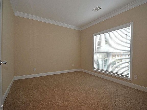 4th image of 952 Yancey Ct