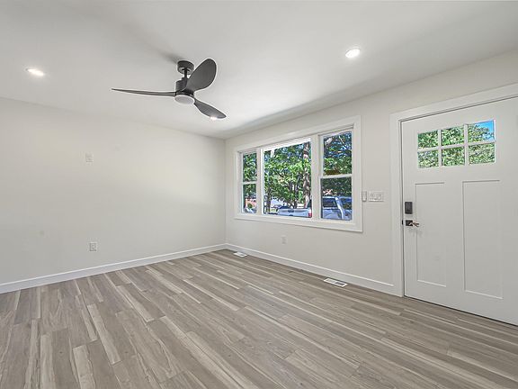 3rd image of 310 Sandy Ln