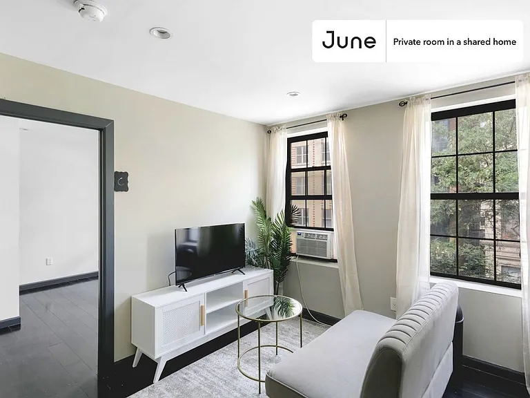 226 E 7th St #C — Photo 7