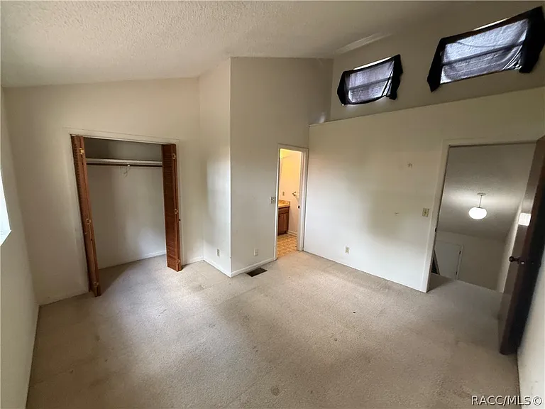 2318 Colby St — Photo 12