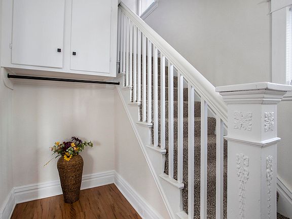 3rd image of 1105 Hays Park Ave