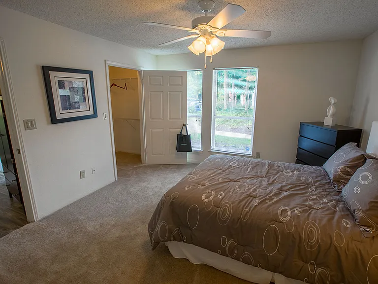 The Residence at White River Apartments — Photo 19