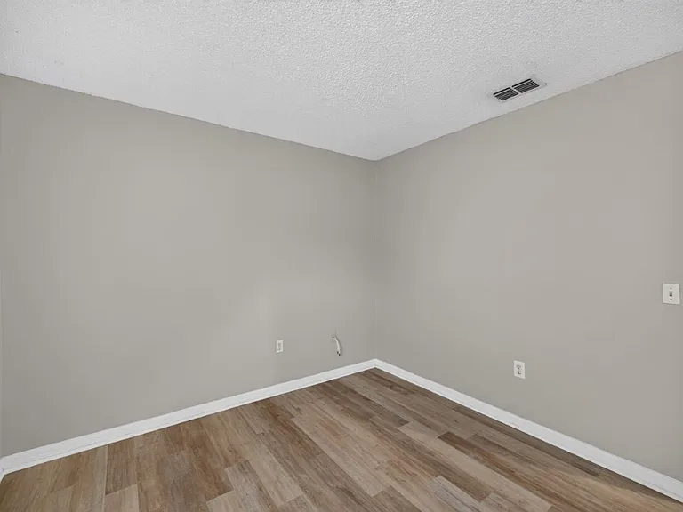 1845 Saga Ct — Photo 28