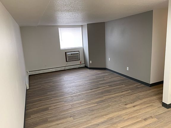 2nd image of 614 Dakota Ave APT 208