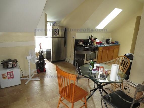 2nd image of 22-24 Antwerp St #Amz3