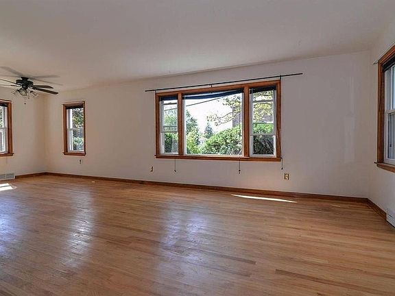 3rd image of 2125 Jackson Ave APT 1