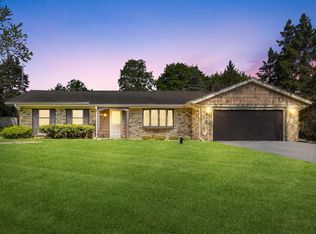 5745 S Lochleven Ln, New Berlin, WI 53146