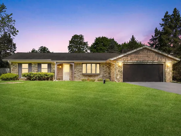 5745 South Lochleven LANE, New Berlin, WI 53146