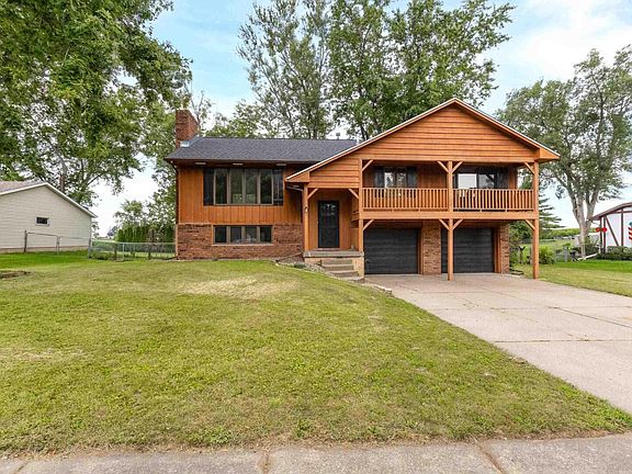 3rd image of 2735 Daniels Ct