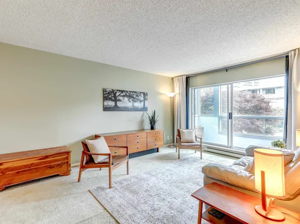 1473 Blackwood St #206, White Rock, BC V4B 3V6