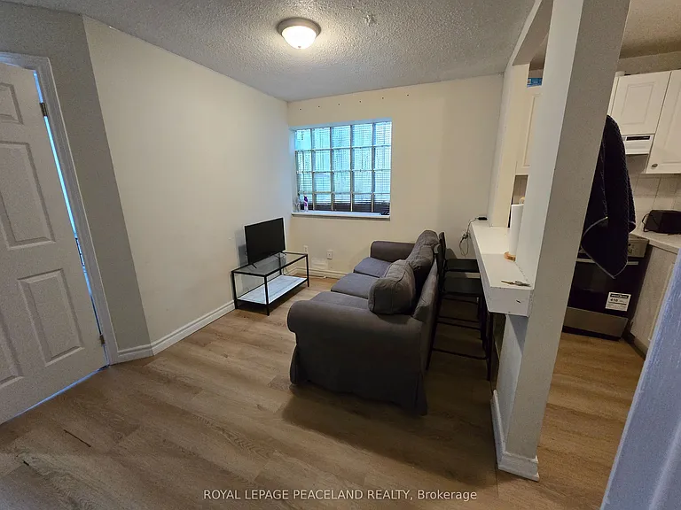 558 Spadina Cres #6 — Photo 10