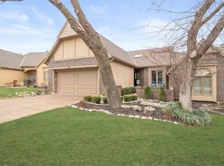 12520 Linden St, Leawood, KS 66209