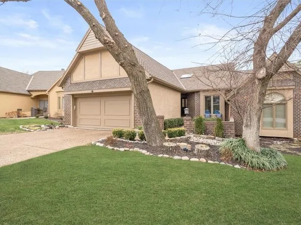 12520 Linden St, Leawood, KS 66209