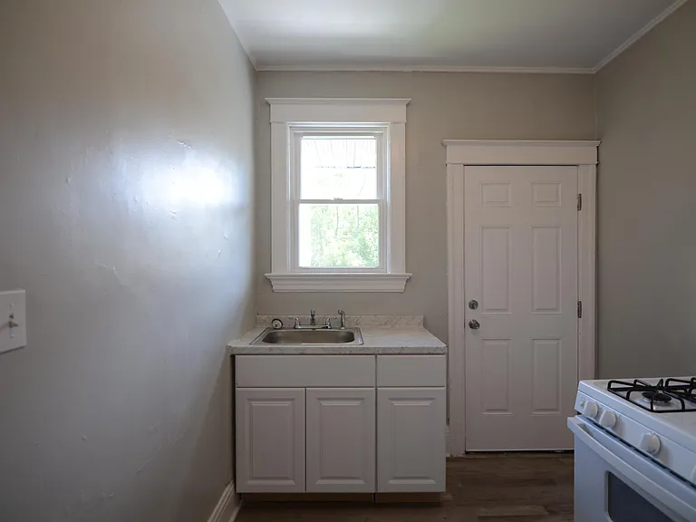 3450 Ruther Ave — Photo 9
