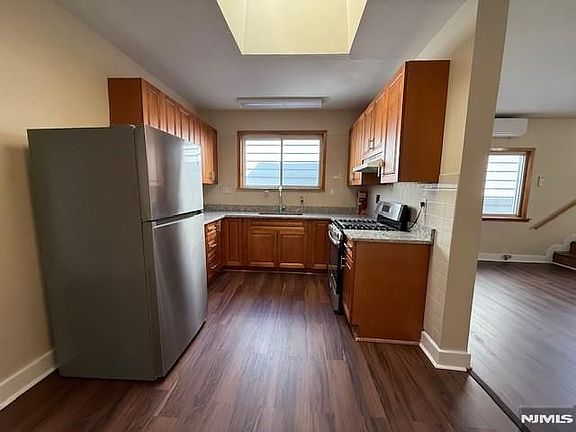 4th image of 234 Paterson Ave