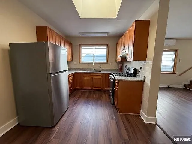 234 Paterson Ave — Photo 4
