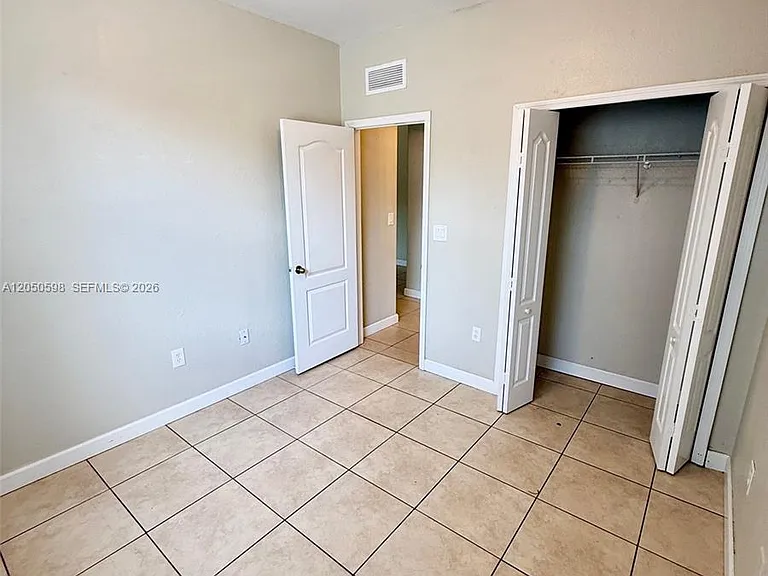 1652 SE 28th St #202 — Photo 11