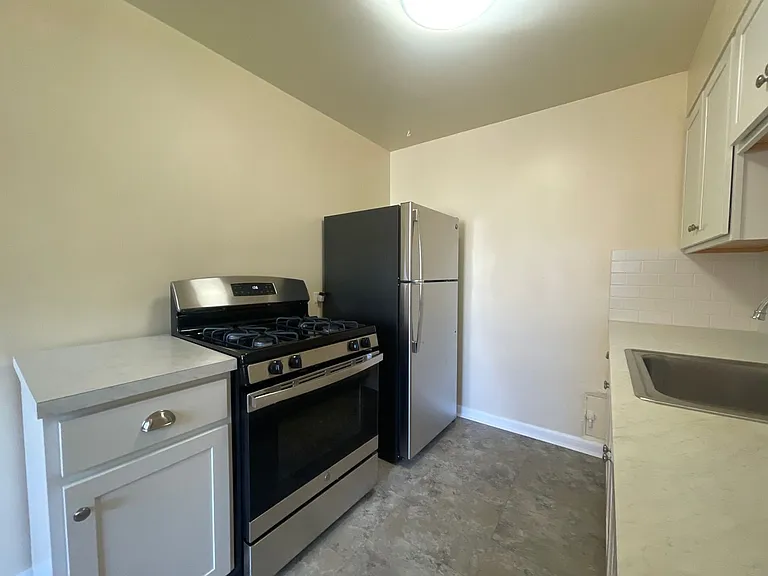 Don Edward Apartments — Photo 26
