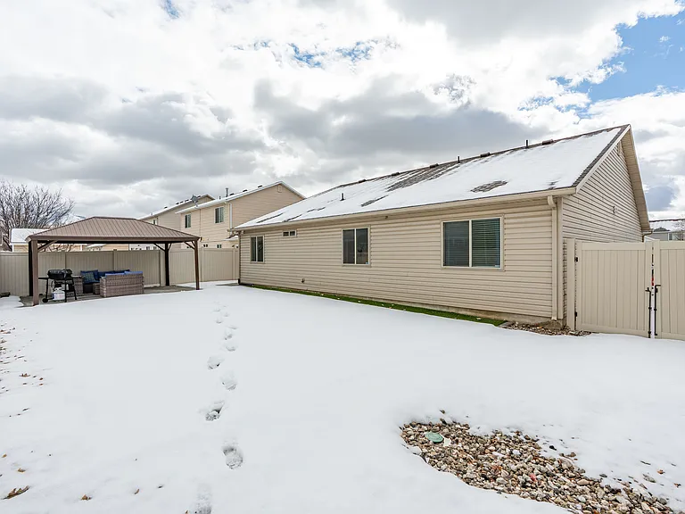 120 N Century Dr — Photo 18
