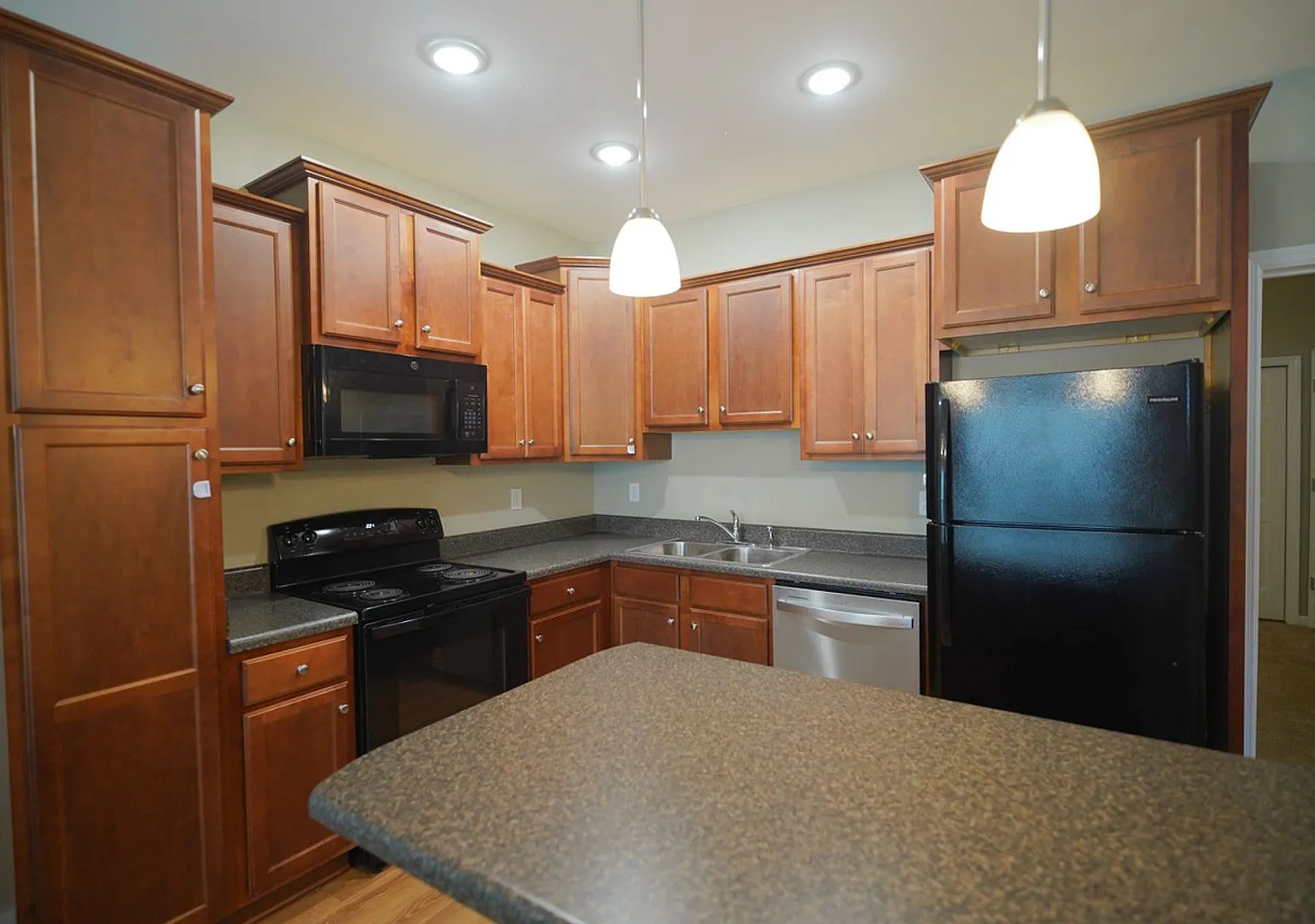 3 Bed / 3 Bath Townhome near Campus with Amenities! — Photo 4