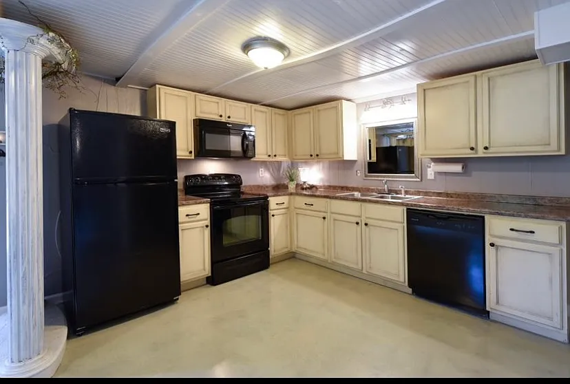 7001 Palermo Dr — Photo 4