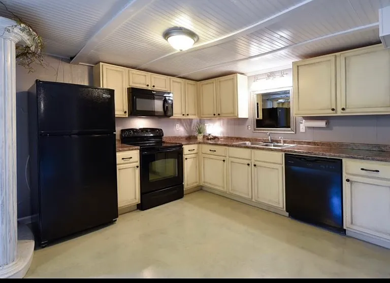 7001 Palermo Dr — Photo 4