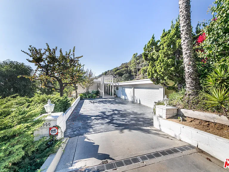 8900 Alto Cedro Dr — Photo 2