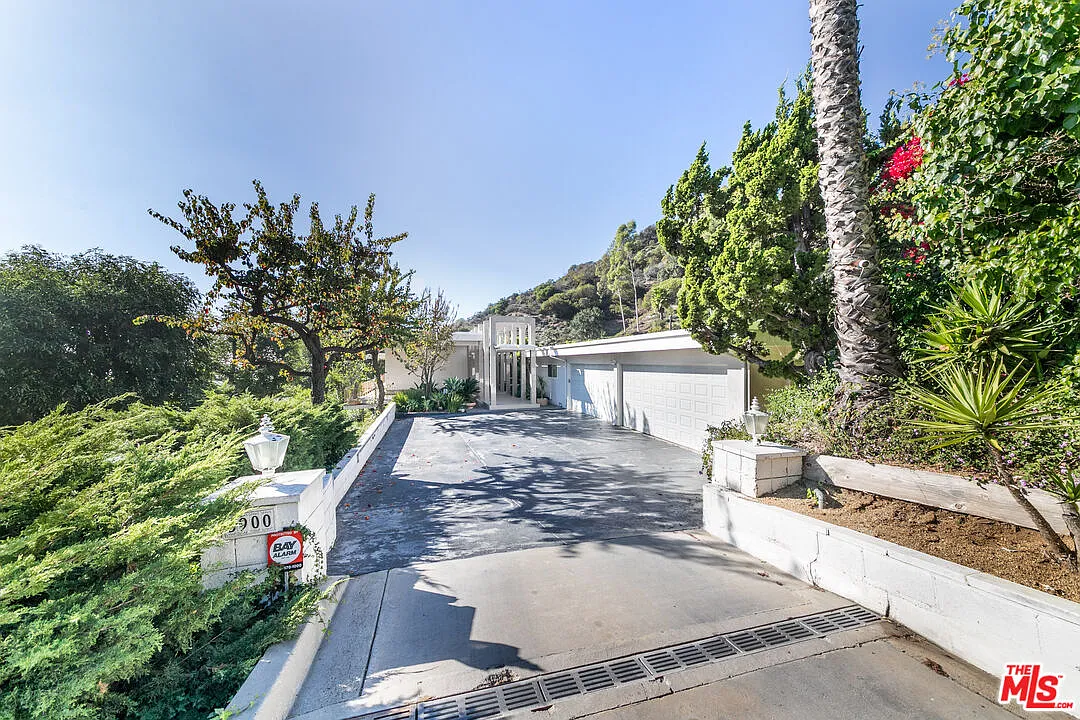 Building Photo - 8900 Alto Cedro Dr