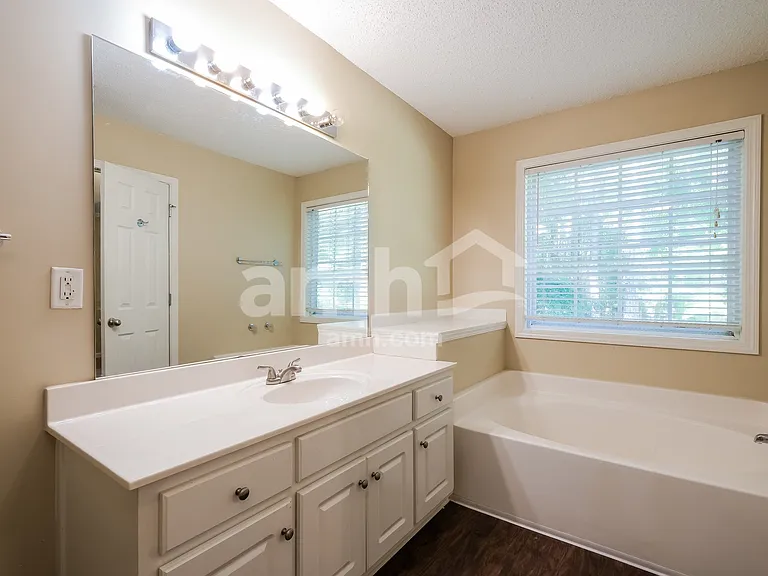 1633 Amalie Dr — Photo 11